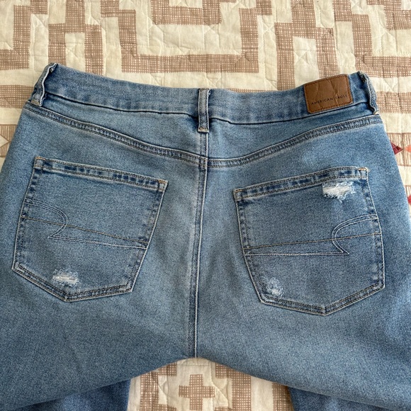 AE Stretch Curvy Mom Jean - Picture 4 of 4